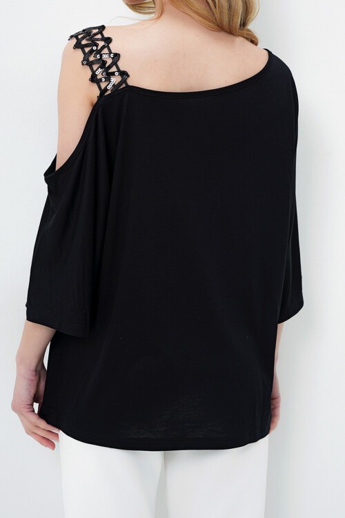 Siyah Kayık Yaka Tek Omuz Payet Bantlı Bluz