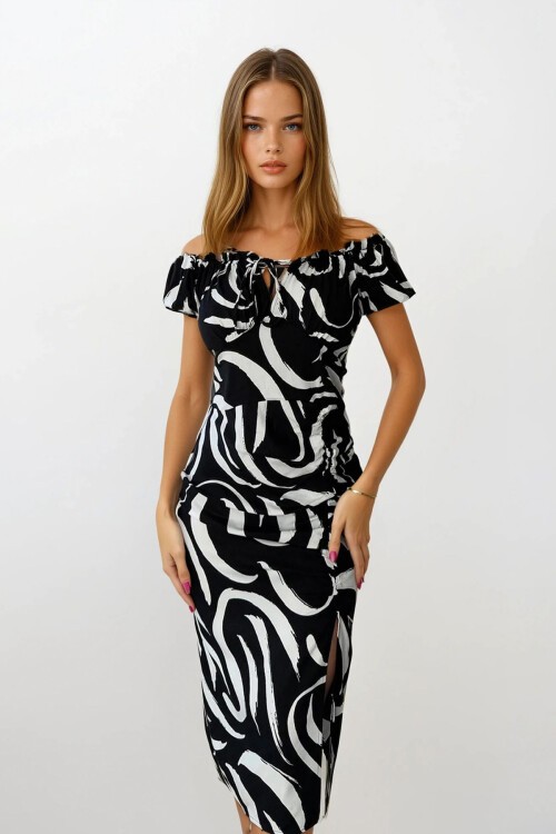 Siyah Madonna Yaka Çiçek Desenli Yırtmaç Detaylı Fermuarlı Elbise