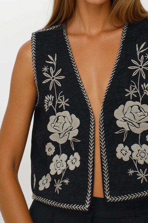 Siyah Nakış Detaylı Astarlı Dokulu Crop Yelek