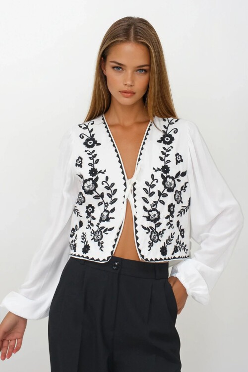 Siyah Nakışlı Bağlamalı Ceten Crop Ceket