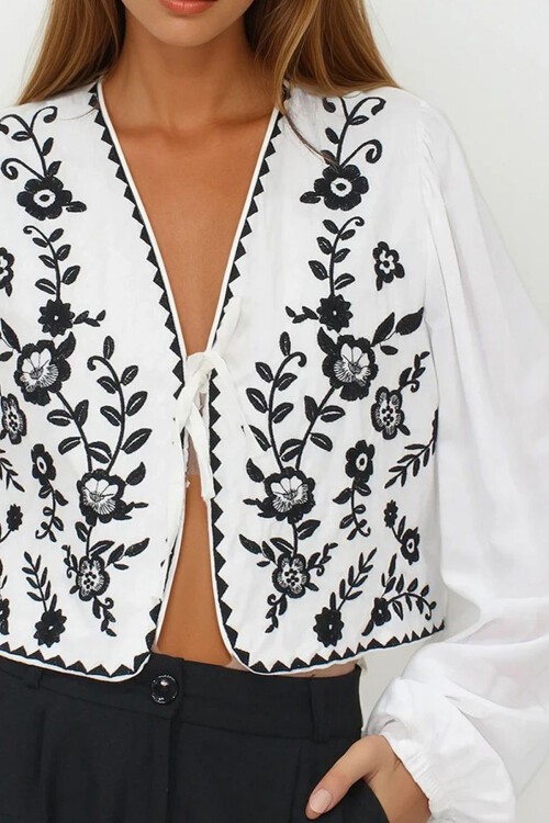 Siyah Nakışlı Bağlamalı Ceten Crop Ceket