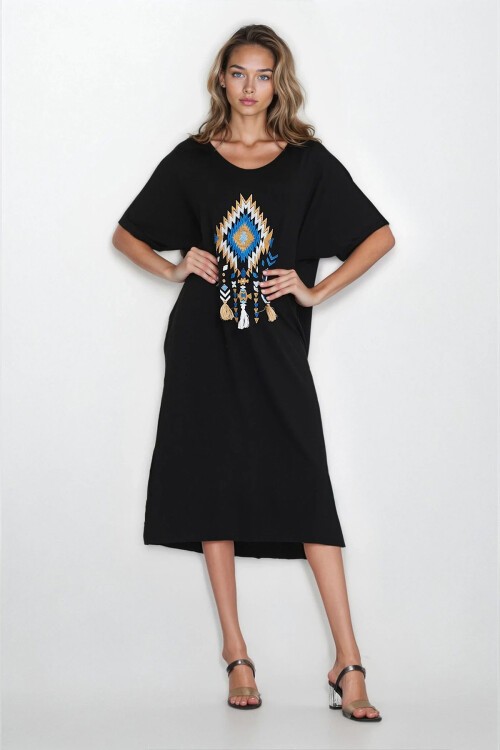 Siyah Nakışlı Kayık Yaka Büyük Beden Elbise