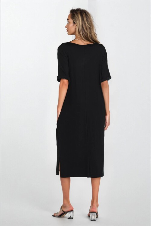 Siyah Nakışlı Kayık Yaka Büyük Beden Elbise