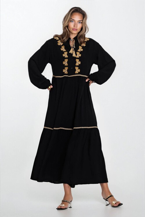 Siyah Önü Yarım Düğme Kapamalı Büyük Beden Viskon Elbise