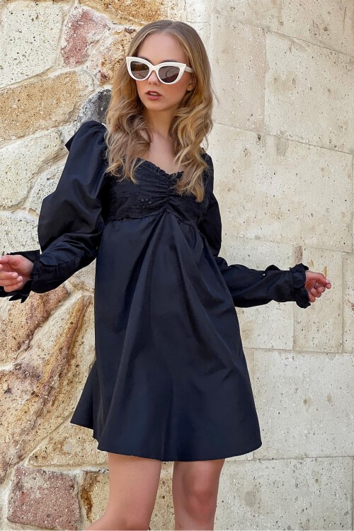 Siyah Öpücük Yaka Prenses Kol Fisto İşlemeli Mini Boy Elbise