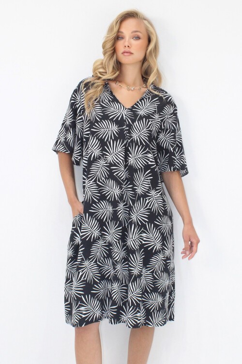 Siyah Polo Yaka Kısa Kol Desenli Çift Cepli Dokuma Viskon Elbise