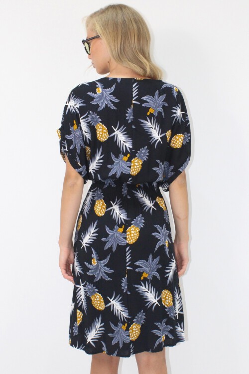 Siyah V Yaka Çift Cepli Desenli Beli Gipeli Dokuma Viskon Elbise