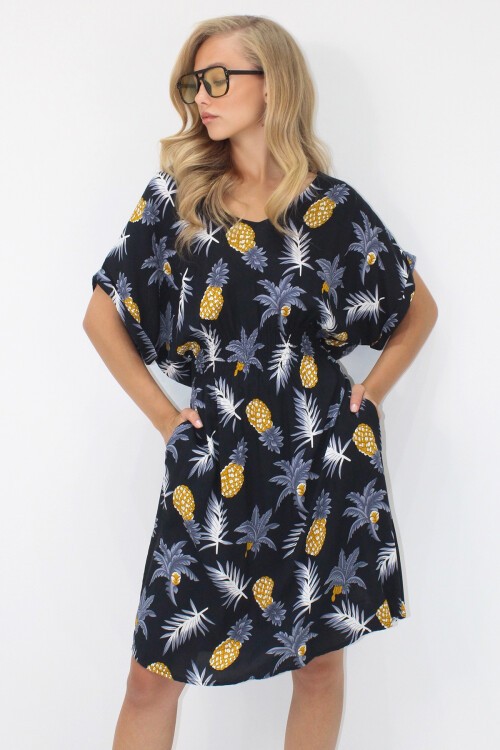 Siyah V Yaka Çift Cepli Desenli Beli Gipeli Dokuma Viskon Elbise