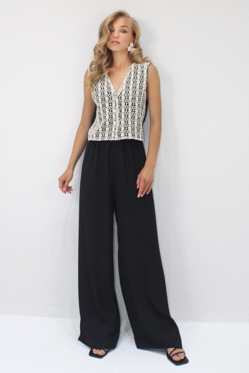 Siyah V Yaka Güpür Detaylı Keten Yelek Ve Palazzo Pantolon Takım