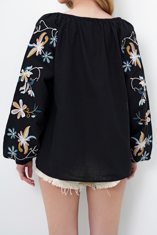 Siyah V Yaka Nakış İşlemeli Balon Kol İnce Yazlık Keten Bluz