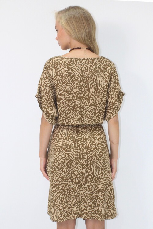 Sütlü Kahve V Yaka Çift Cepli Desenli Beli Gipeli Dokuma Viskon Elbise