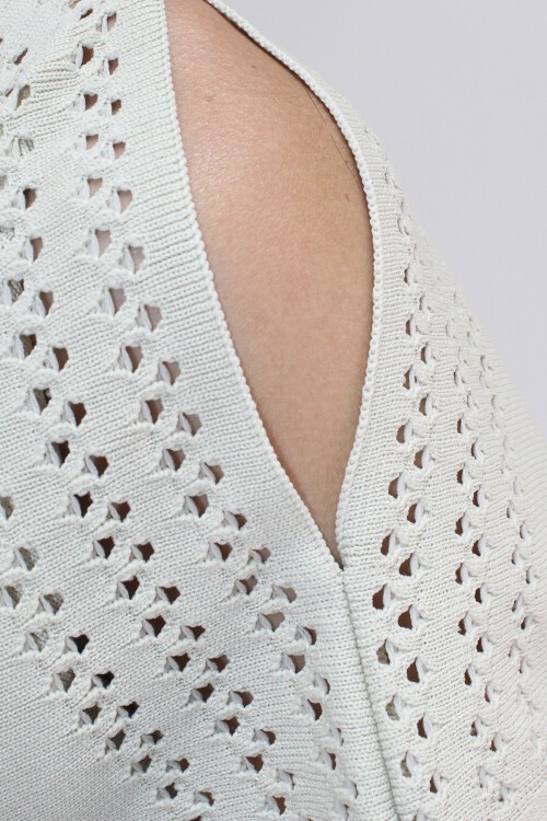 Taş Ajurlu Kolları Yırtmaç Detaylı Triko Bluz