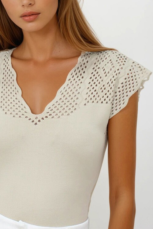 Taş Önü Ve Arkası V Yaka Delik Ajurlu Triko Bluz