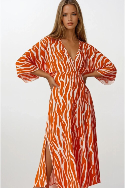 Turuncu Derin V Yaka Yırtmaç Detaylı Midi Boy Elbise