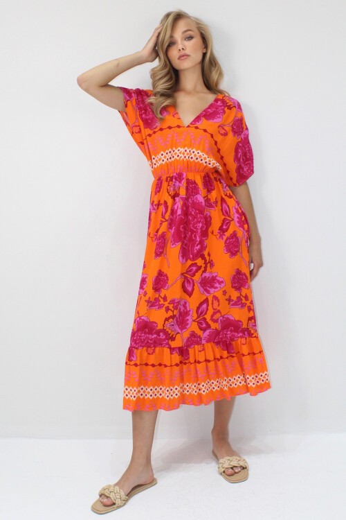 Turuncu Fuşya Ön Arka V Yaka Desenli Eteği Volanlı Yazlık Dokuma Elbise