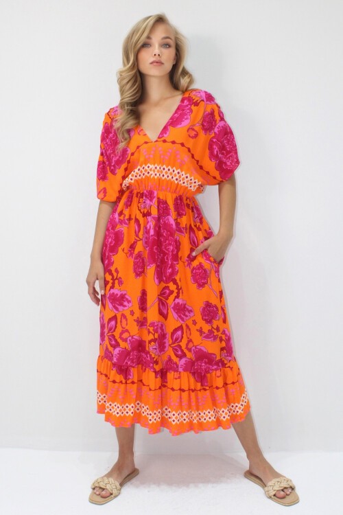 Turuncu Fuşya Ön Arka V Yaka Desenli Eteği Volanlı Yazlık Dokuma Elbise