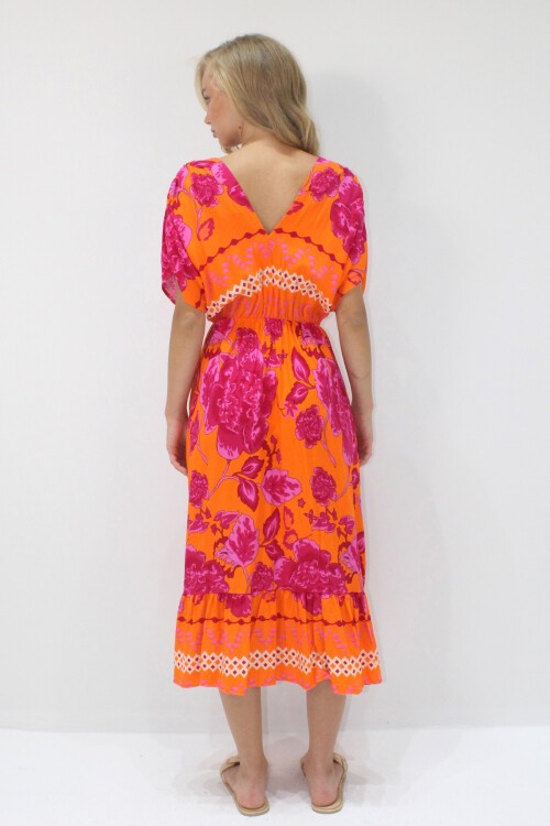 Turuncu Fuşya Ön Arka V Yaka Desenli Eteği Volanlı Yazlık Dokuma Elbise
