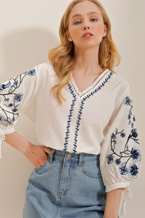 Beyaz V Yaka Karpuz Kol Nakışlı Keten Bluz