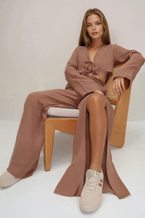 Vizon Beli Lastikli Çift Cepli Yırtmaç Detaylı Pantolon Ve Bağlama Detaylı Crop Bluz Müslin Takım