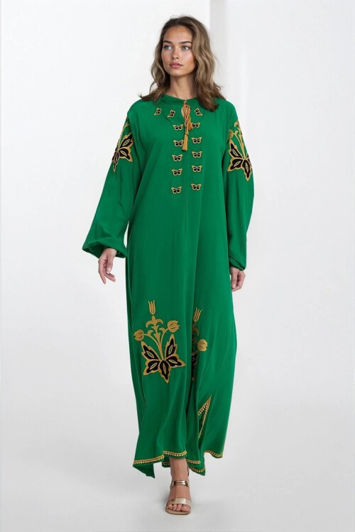 Yeşil Kolları Lastikli Hakim Yaka Püsküllü Büyük Beden Elbise