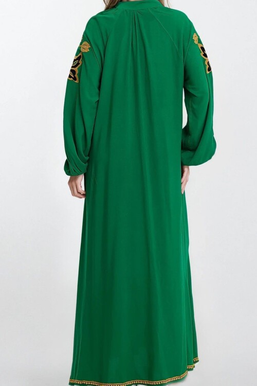 Yeşil Kolları Lastikli Hakim Yaka Püsküllü Büyük Beden Elbise