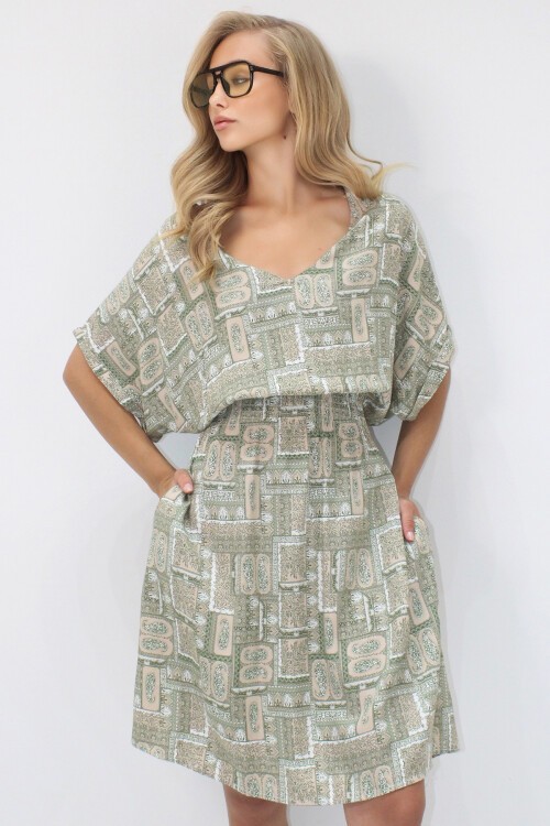 Yeşil V Yaka Çift Cepli Etnik Desenli Beli Gipeli Dokuma Viskon Elbise