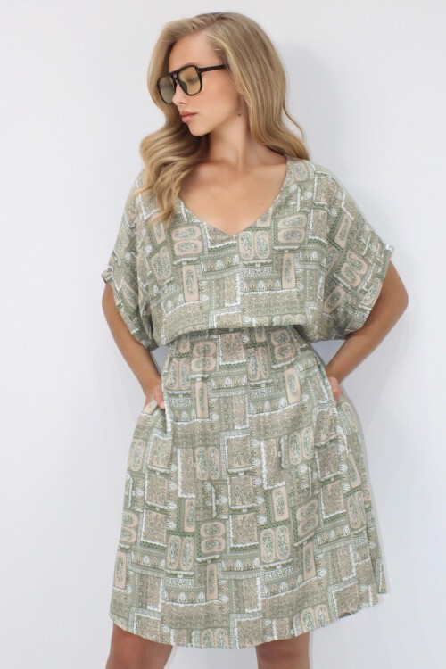 Yeşil V Yaka Çift Cepli Etnik Desenli Beli Gipeli Dokuma Viskon Elbise