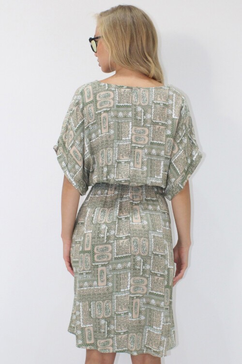 Yeşil V Yaka Çift Cepli Etnik Desenli Beli Gipeli Dokuma Viskon Elbise