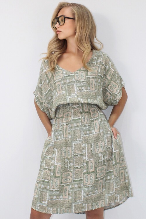 Yeşil V Yaka Çift Cepli Etnik Desenli Beli Gipeli Dokuma Viskon Elbise