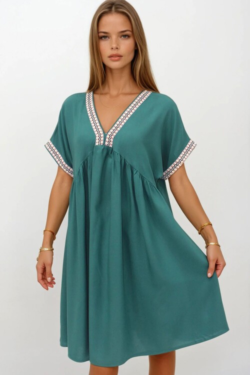 Yeşil V Yaka Kısa Kollu Midi Boy Rahat Kesim Elbise