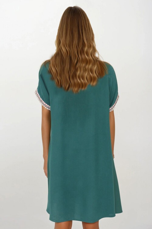 Yeşil V Yaka Kısa Kollu Midi Boy Rahat Kesim Elbise