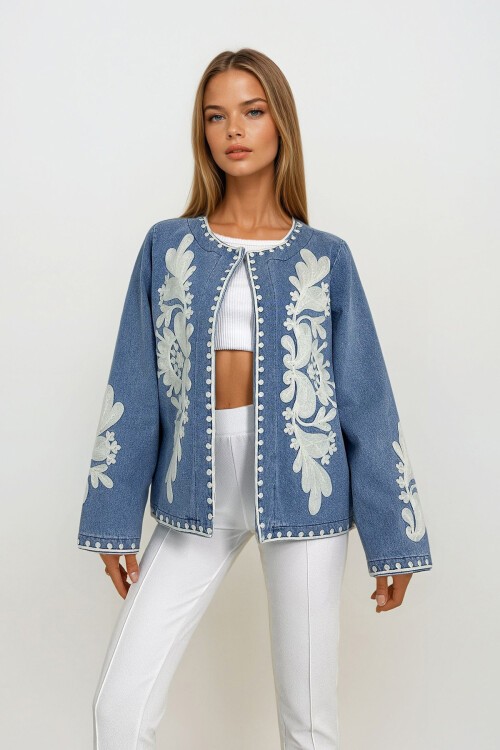 Açık Mavi Nakışlı Denim Ceket