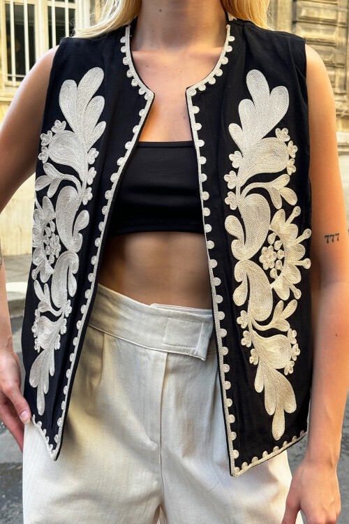 Bej Nakış İşlemeli Özel Tasarım Keten Yelek