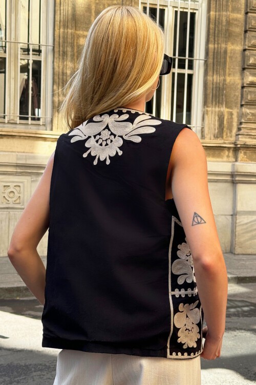 Bej Nakış İşlemeli Özel Tasarım Keten Yelek