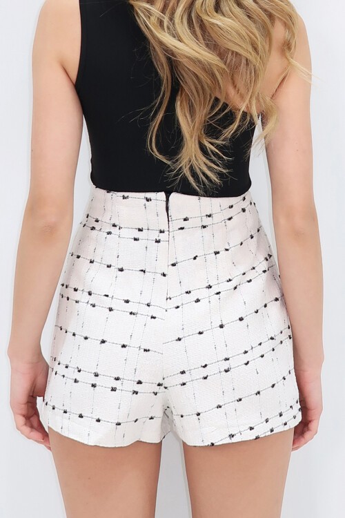 Beyaz Anvelop Kesim Dokulu Şort Etek