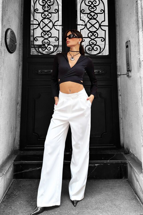 Beyaz Straight Fit Pilili Pantolon