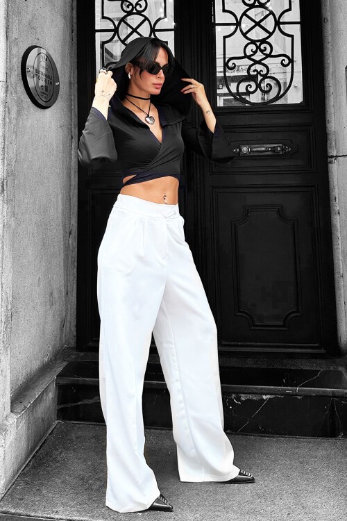 Beyaz Straight Fit Pilili Pantolon