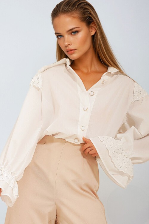 Beyaz Yakası Fisto İşlemeli Balon Kol Nakışlı Poplin Gömlek