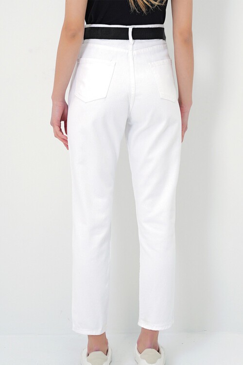 Beyaz Yüksek Bel Cep Detaylı Kemerli Jean Pantolon