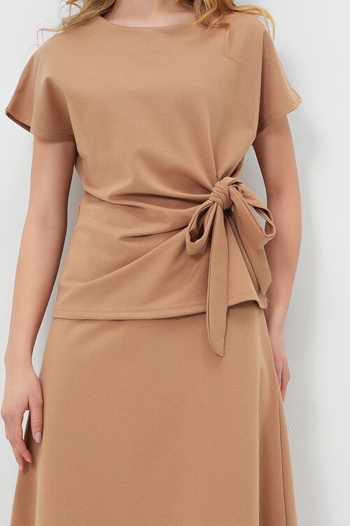 Camel Bisiklet Yaka Drape Detaylı Bluz Ve Kloş Etek Takım