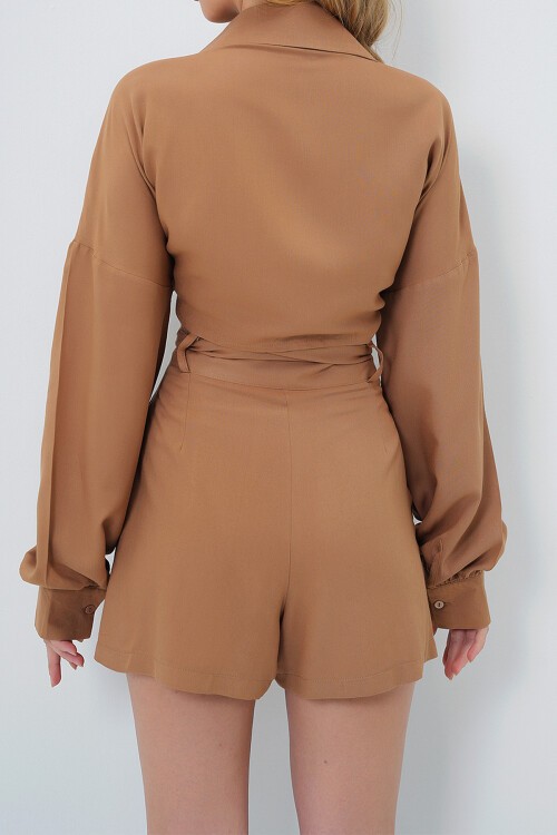 Camel Gömlek Yaka Bağlama Detaylı Dokuma  Kruvaze Bluz Ve Çift Cepli Şort Takım