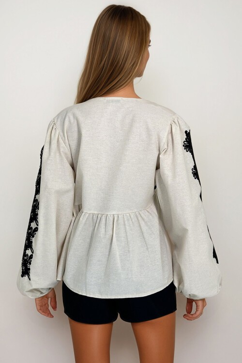 Ekru Nakışlı Bağcıklı Bluz