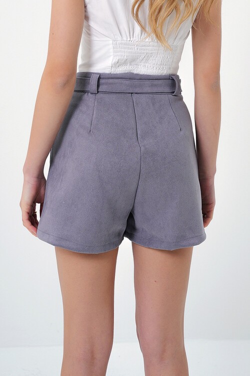 Gri Kemer Detaylı Süet Şort Etek