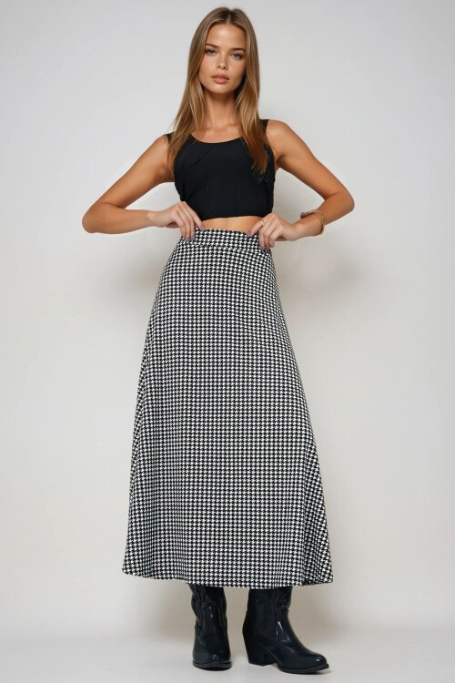 Siyah Beyaz Beli Lastikli Süet Dokulu Desenli Uzun Etek