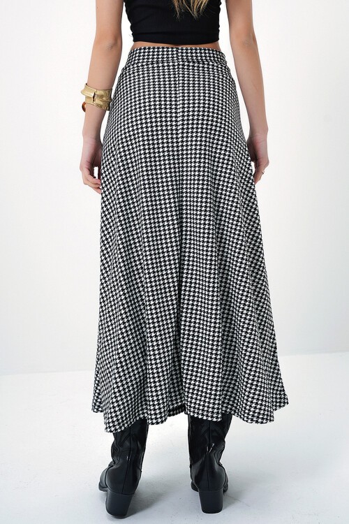 Siyah Beyaz Beli Lastikli Süet Dokulu Desenli Uzun Etek