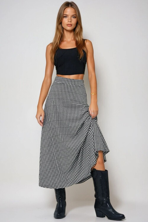 Siyah Beyaz Beli Lastikli Süet Dokulu Desenli Uzun Etek