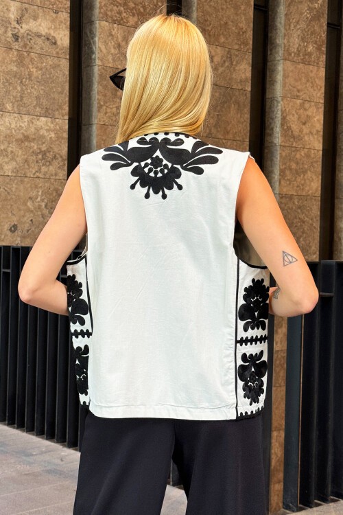 Siyah Nakış İşlemeli Özel Tasarım Keten Yelek