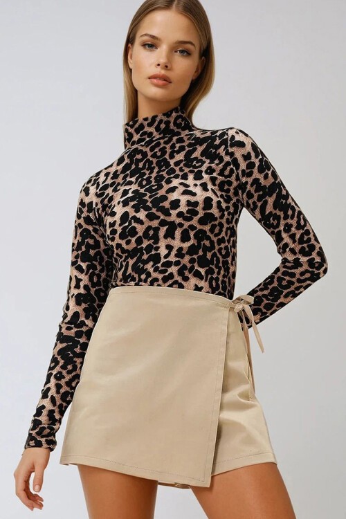 Bej Bağlama Detaylı Gabardin Mini Şort Etek