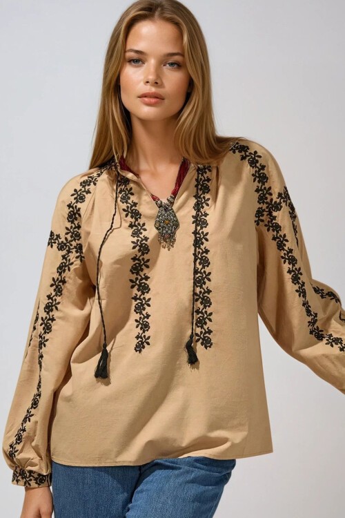 Bej Etnik Desenli Balon Kol Önü Bağlamalı V Yaka Bluz