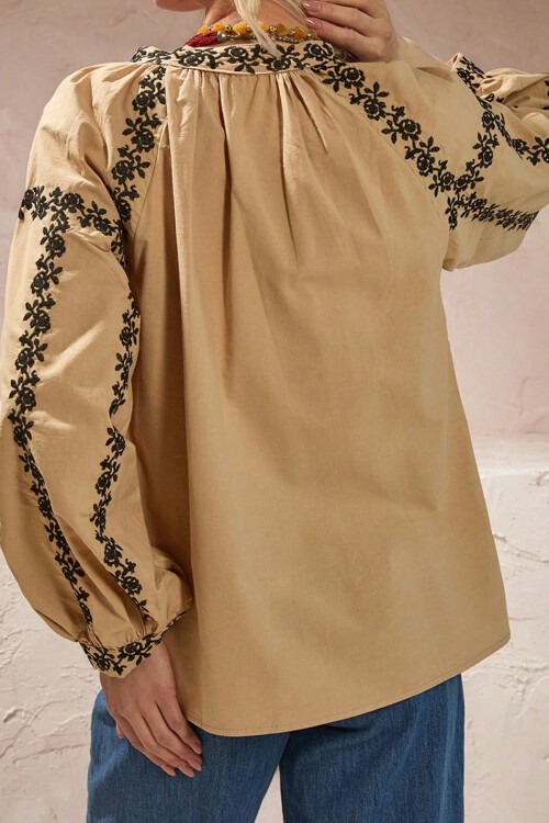 Bej Etnik Desenli Balon Kol Önü Bağlamalı V Yaka Bluz